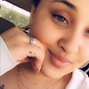 Meet your Posher, Kanisha